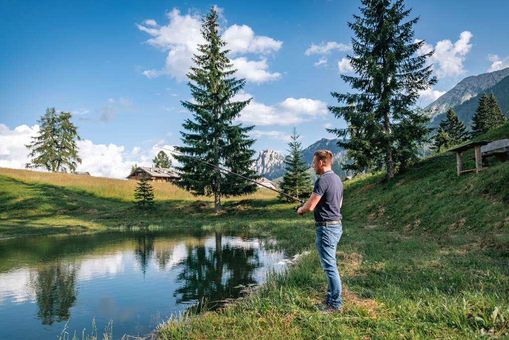 Alpe di montagna per la pesca alla trota