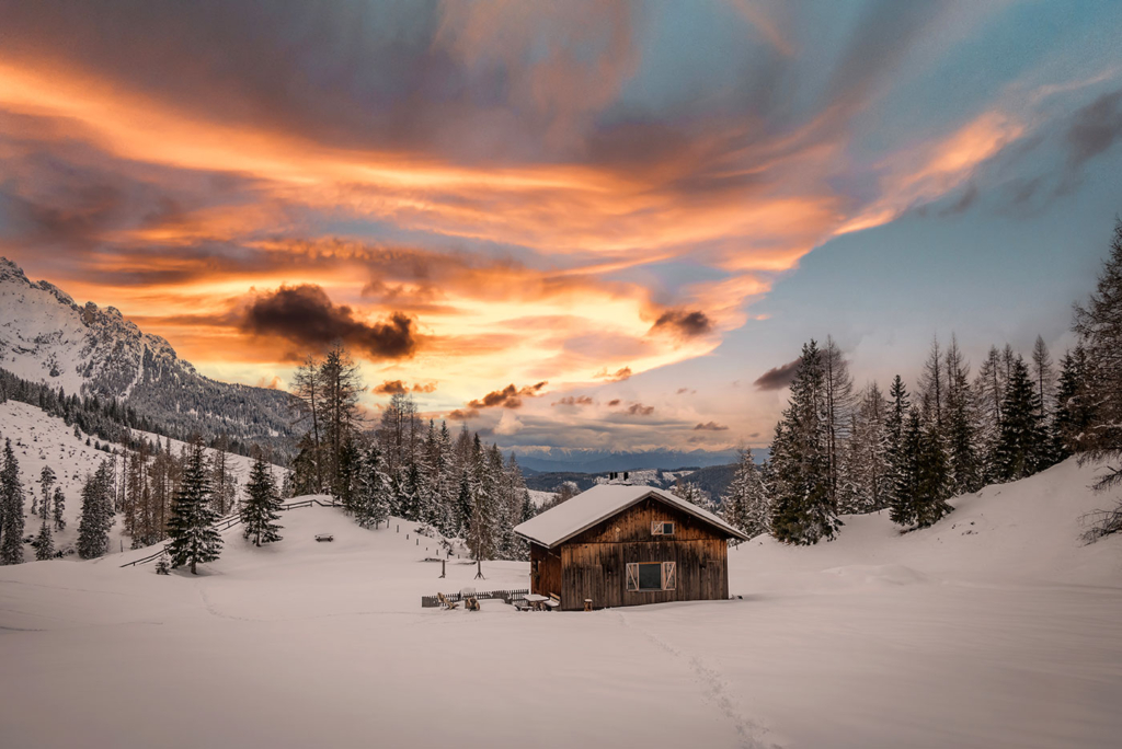 Rifugio alpino invernale delle Dolomiti